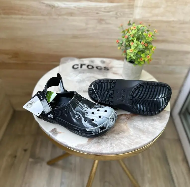 CROCS TIEDIE CLOGS