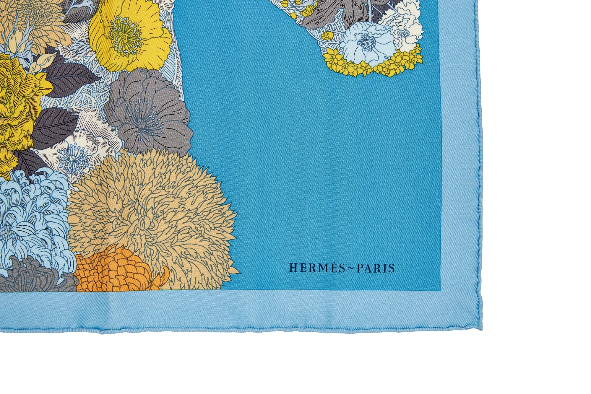 Hermès Bleu, Orange and Jaune Silk Robe Legere Detail Scarf 45