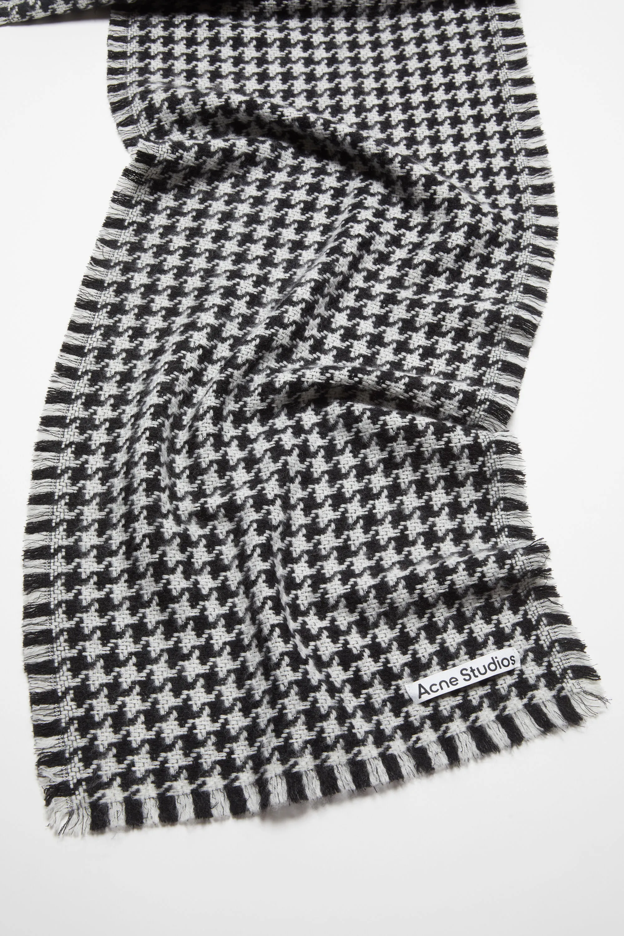 Houndstooth scarf