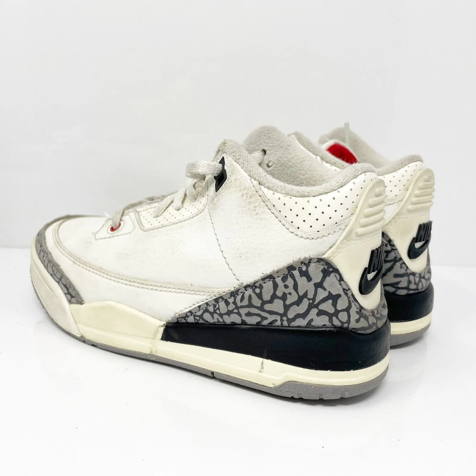 Nike Boys Air Jordan 3 DM0966-100 White Basketball Shoes Sneakers Size 1Y