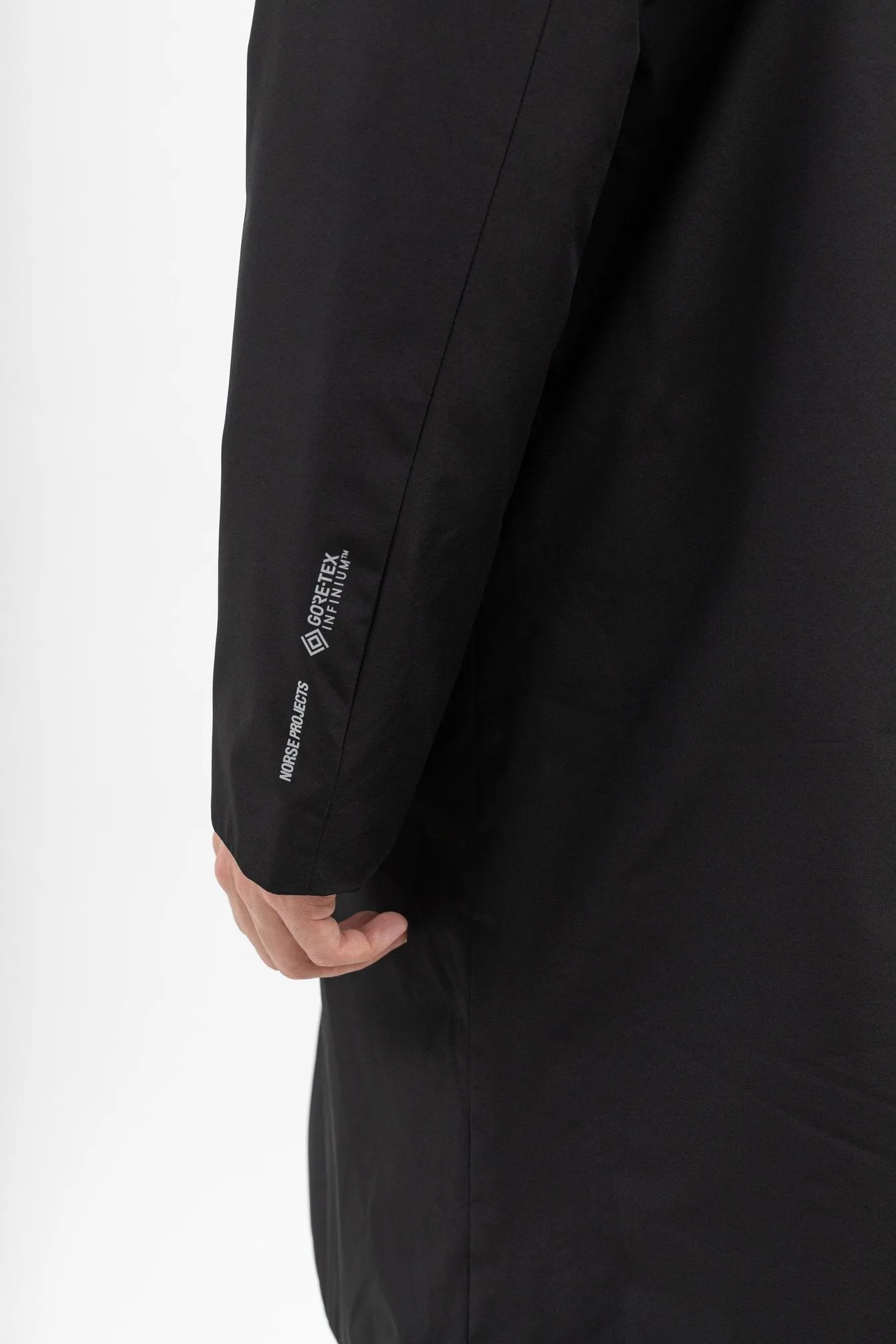 Norse Projects   Vargo Gore-Tex Infinium Raglan Mac Black